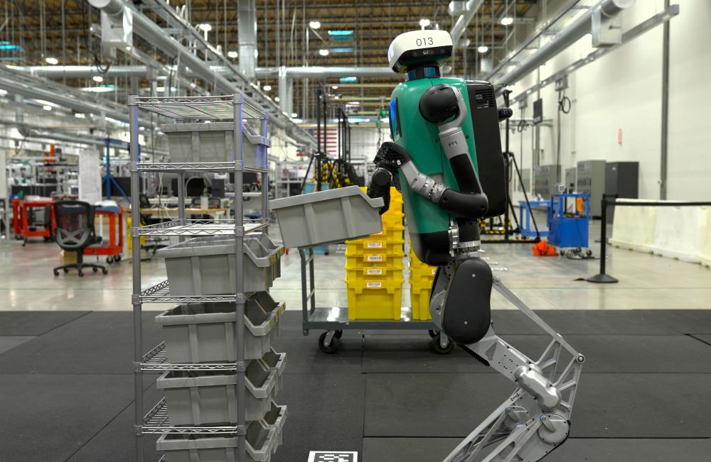 Agility Humanoid Robot Working at Mercado Libre factory